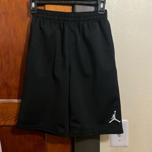 little boys Jordan basketball shorts Size M